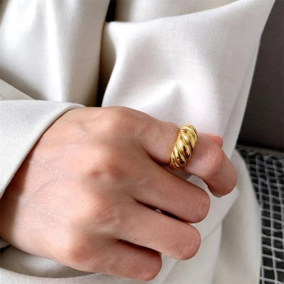 Golden Shell Twist Ring