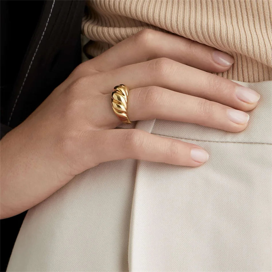 Golden Shell Twist Ring