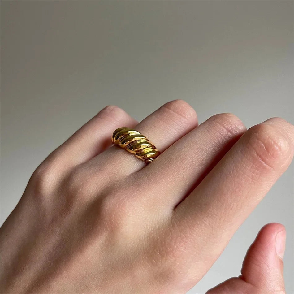 Golden Shell Twist Ring